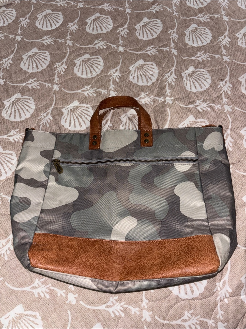 Thirty one camo tote bag